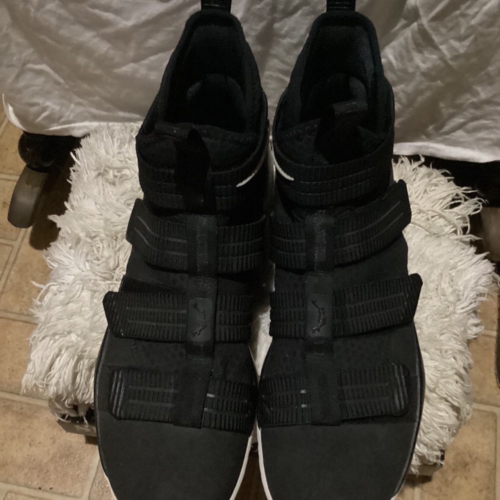 Men’s Lebron Solider XI SFG size 14 Black